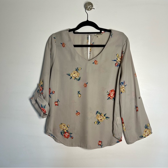 Lily White Floral Blouse in Gray - Picture 10 of 15